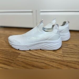 Avia White Slip-On Walking Sneakers Women’s 6.5 Arch Support